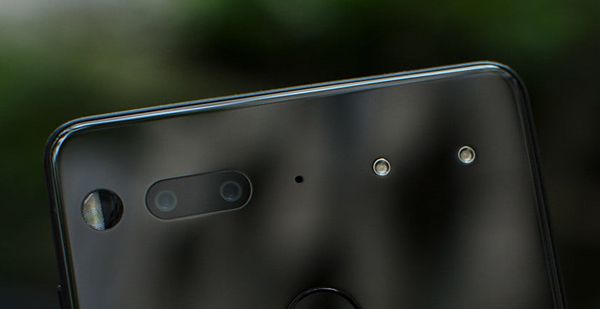OnePlus 5T vs Essential Phone