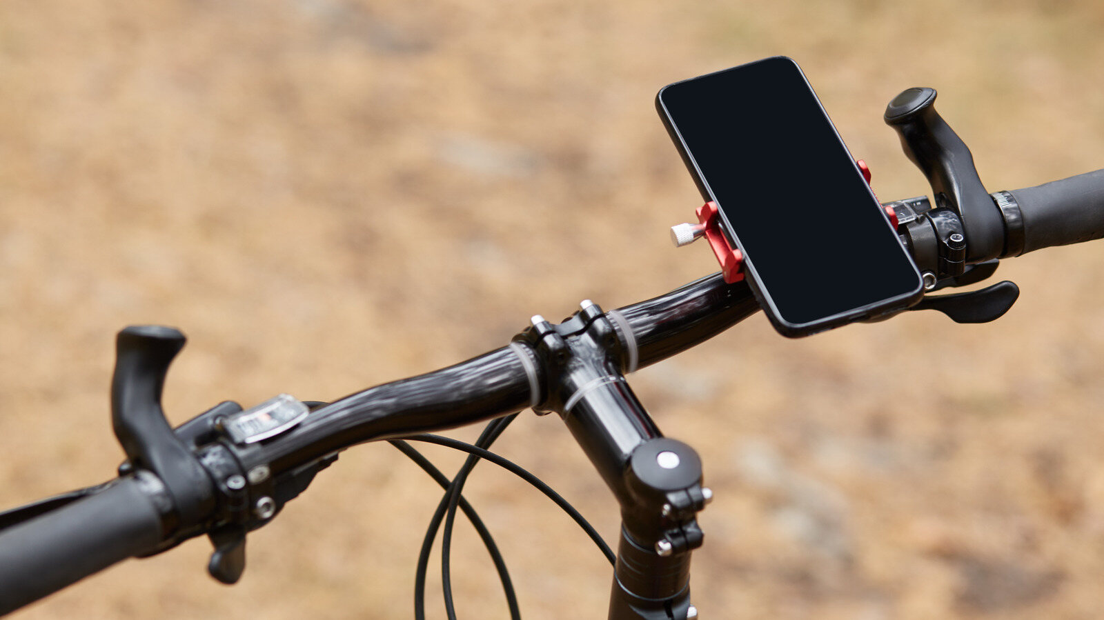 Ordinateur de vélo ou smartphone ? Quand dépenser pour un écran supplémentaire vaut vraiment le coup